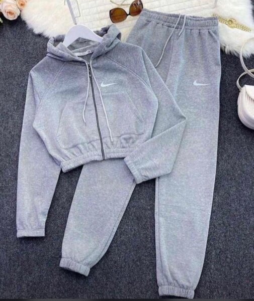 Jogger and sweatshirt