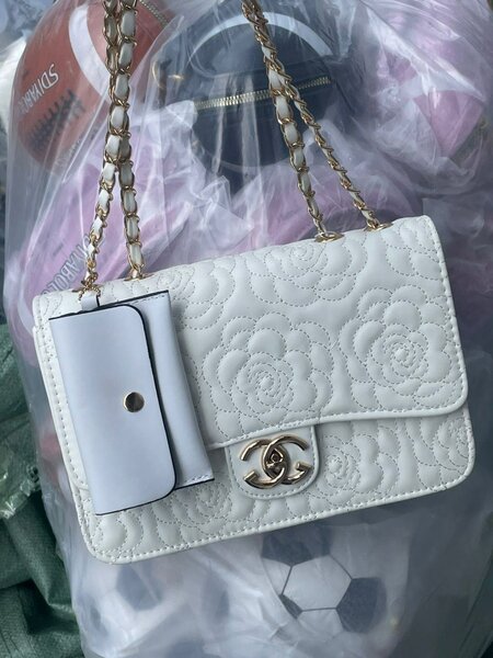 Sac à main en cuir blanc élégant