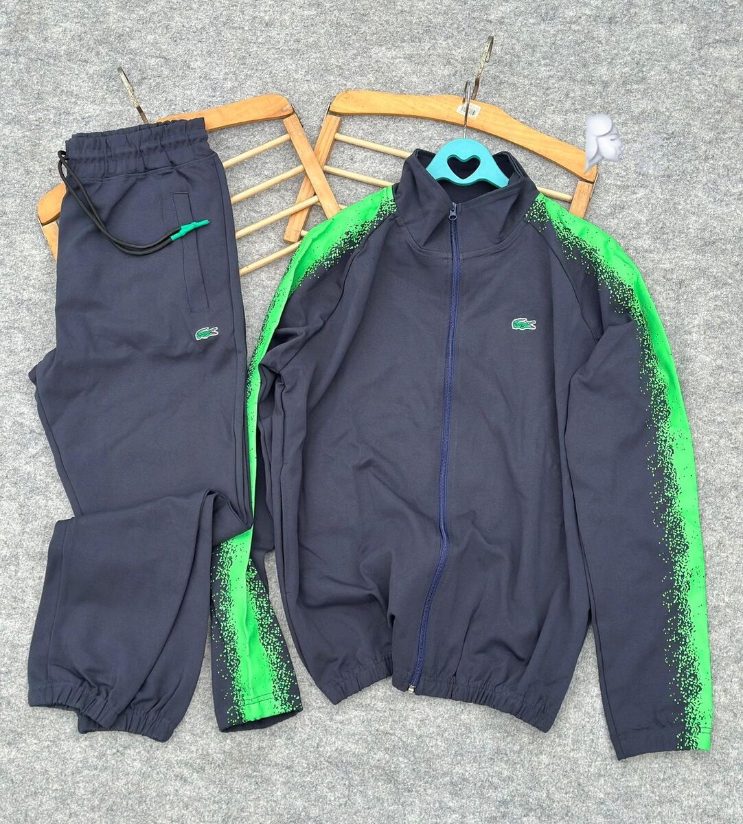 Survêtement sportif moderne