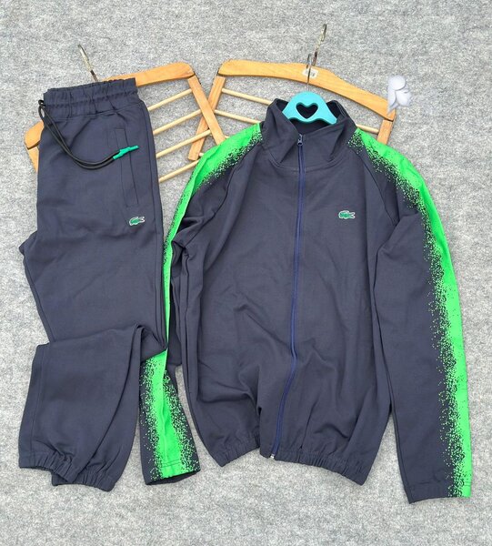 Survêtement sportif moderne