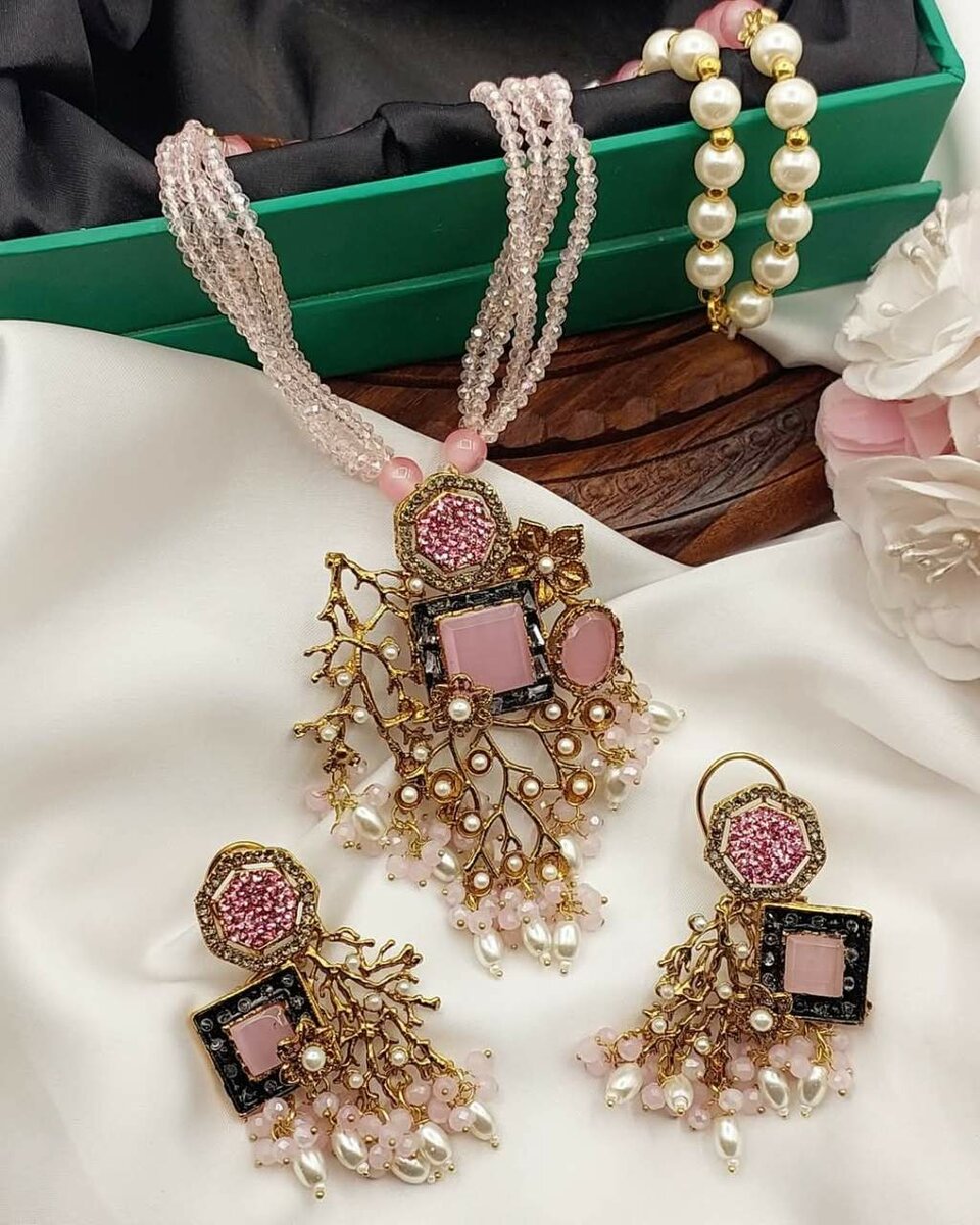 Ladies wedding set Necklace and earrings