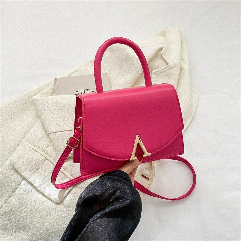 Stylish and fashionable women's bag pink