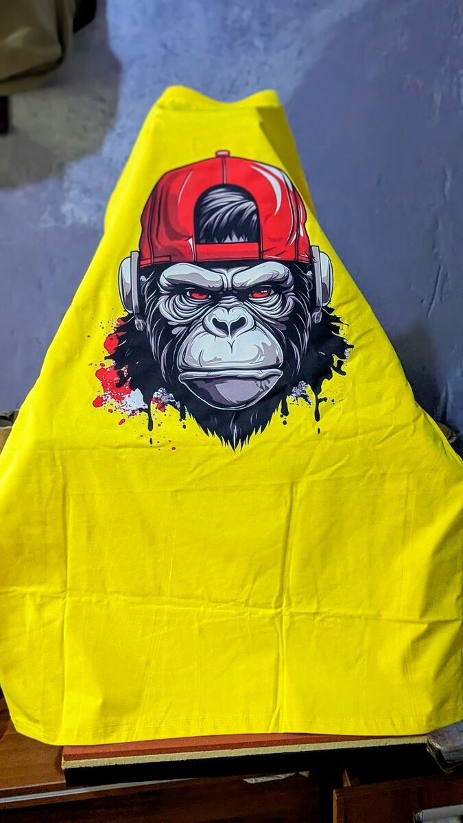 GORILLA GRAPHICS TEE