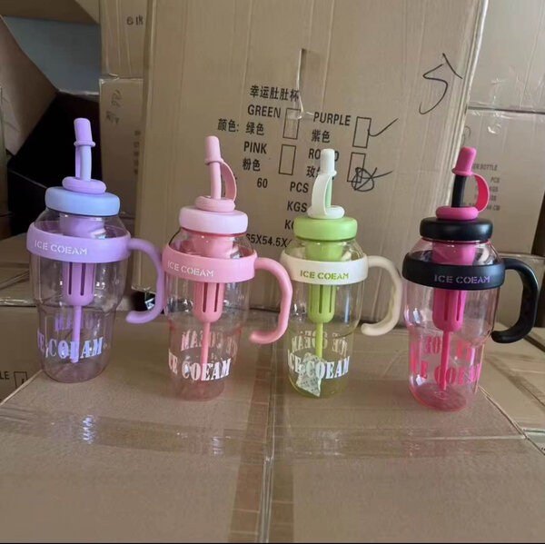 Gourde personnalisée avec paille et anneau