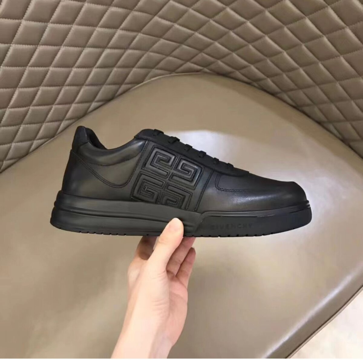 Sneakers black