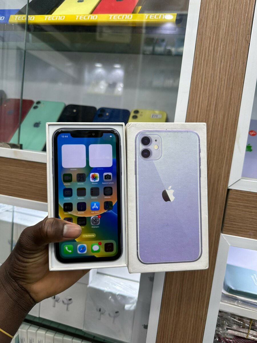 iPhone 11 Simple 64Giga disponible avec le carton