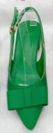Chaussures avec un noeud vert