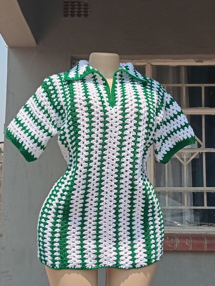 Robe tricotée verte et blanche