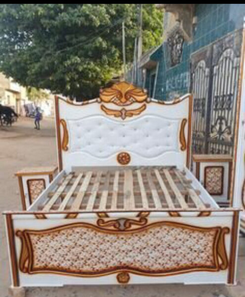 Lit double luxueux en bois