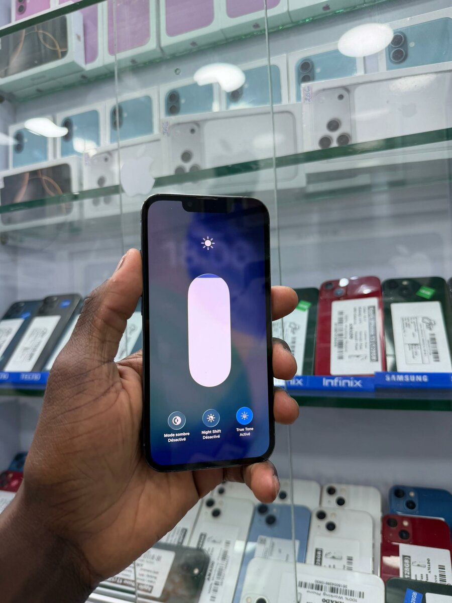 13 pro 128 état Casi