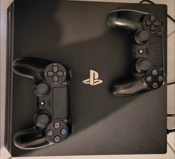 Console de jeu PS4 Pro