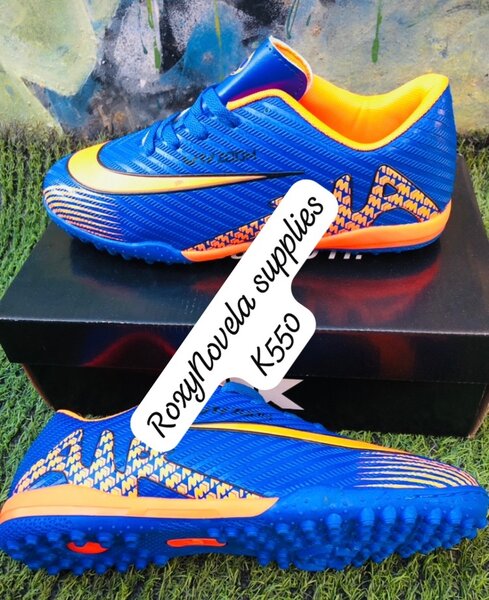 Futsal/ tack/trainers boots