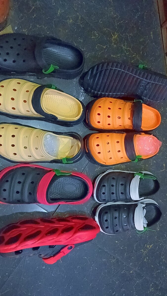 LUXURY GENT CROCS