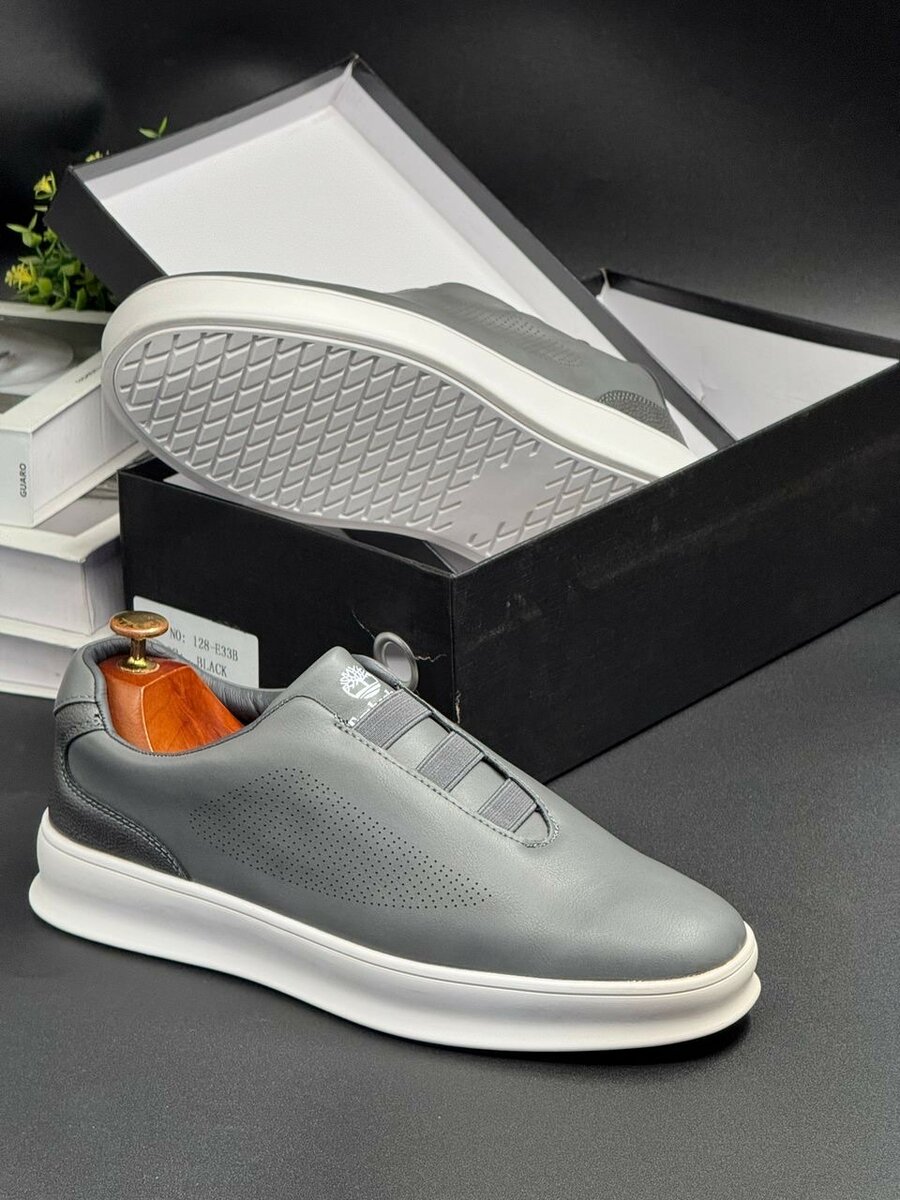 TIMBERLAND GREY AND WHITE