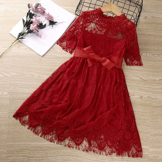 Robe en dentelle pour petite fille