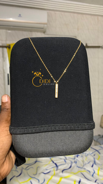 Collier pendentif doré élégant