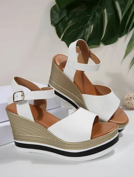 Sandales compensées élégantes