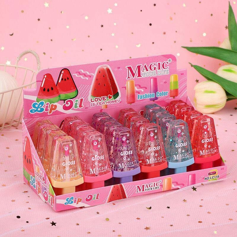 Pink lips  lip gloss