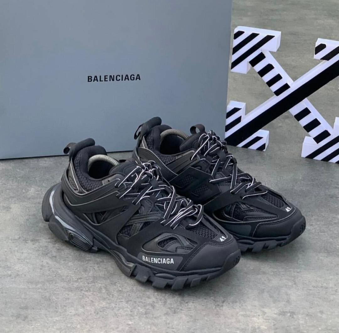 BALENCIAGA