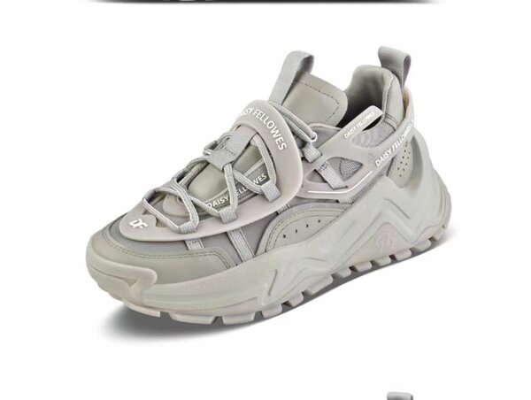 Daisy fellowes sneakers