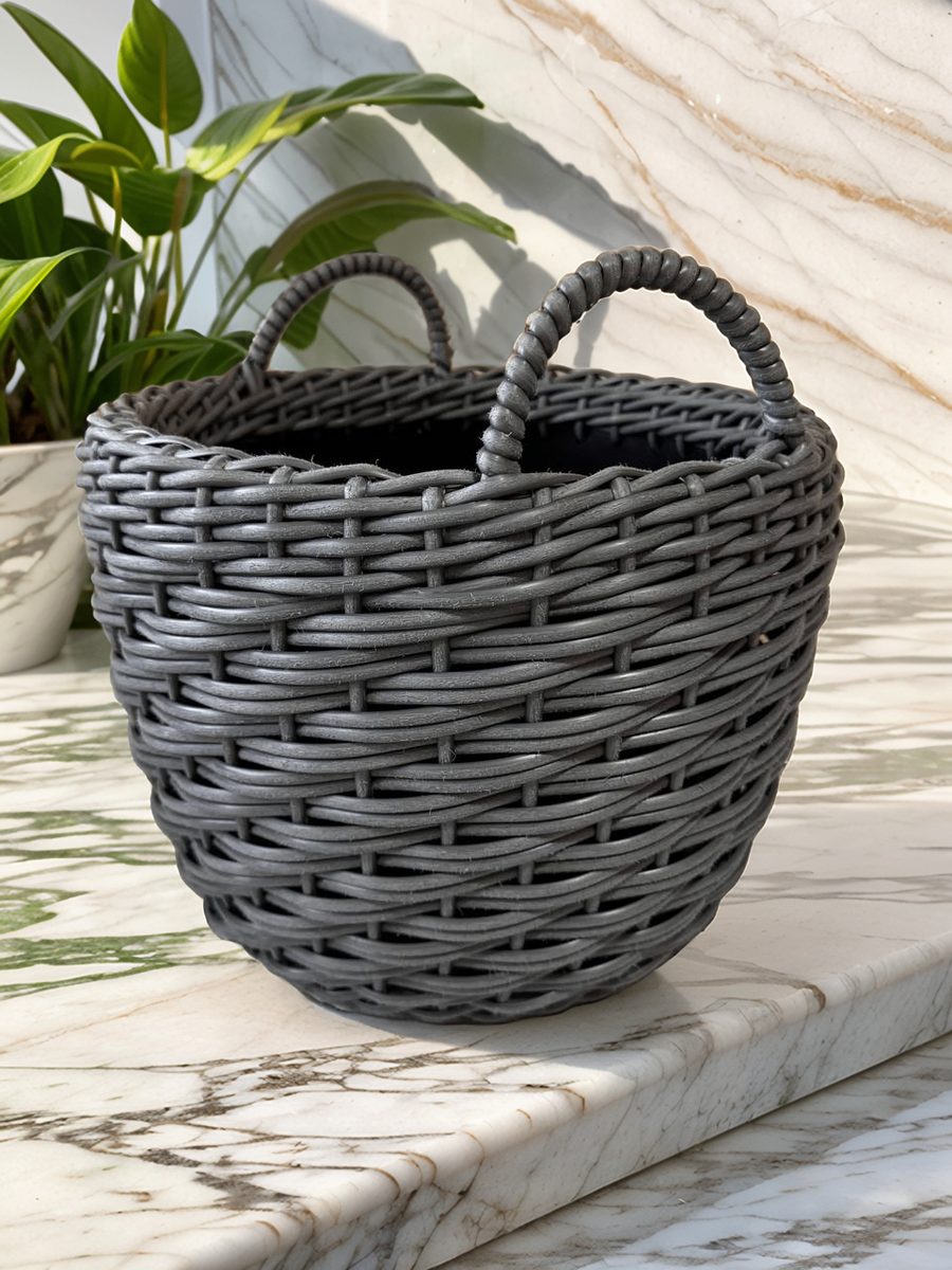 Кашпо из ротанга ручной работы