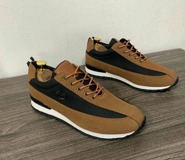 Baskets décontractées élégantes