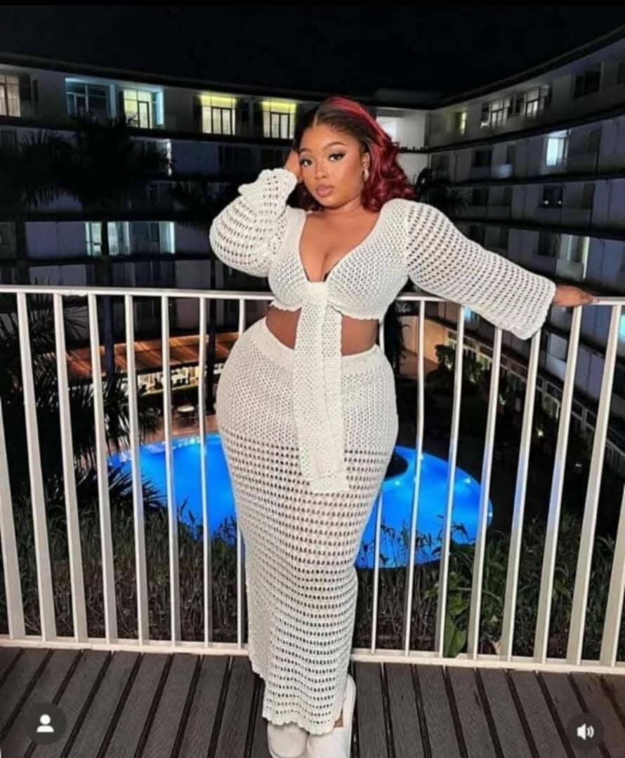 Robe crochetée blanche élégante