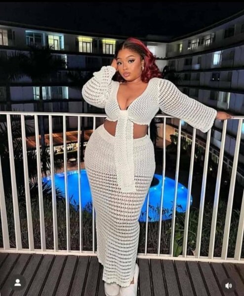 Robe crochetée blanche élégante