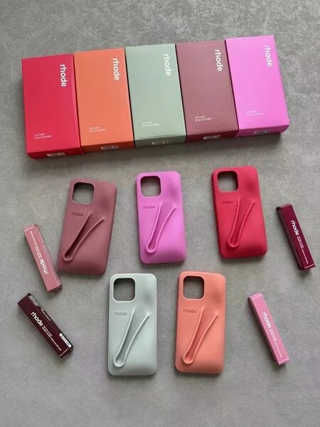 Coque téléphone avec baume lèvres