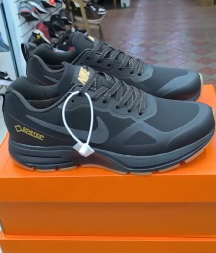 Мужские кроссовки