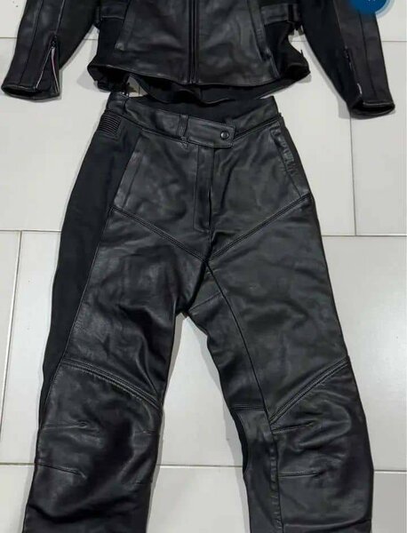 Combinaison de moto en cuir