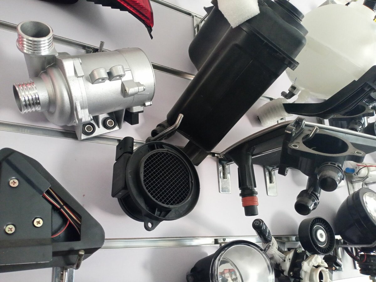 Fuel pump, electric water pump, expansion tank, air pipe m27