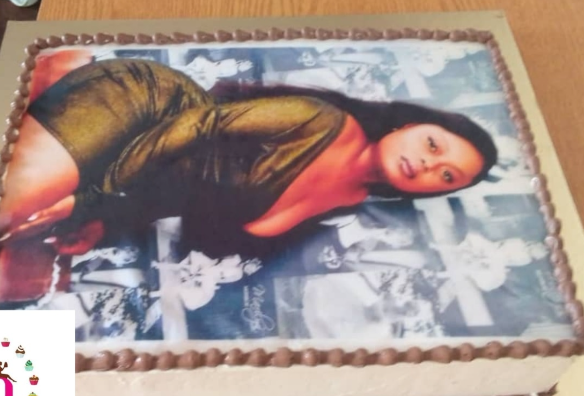 Un beau et très savoureux gâteau pour avos vacances Petite envie de gâteaux personnalisés à votre image, passez chez Oh My Cakes!(Abidjan).🎂🎂🎂 Vous aurez tous un gâteau chez nous à partir