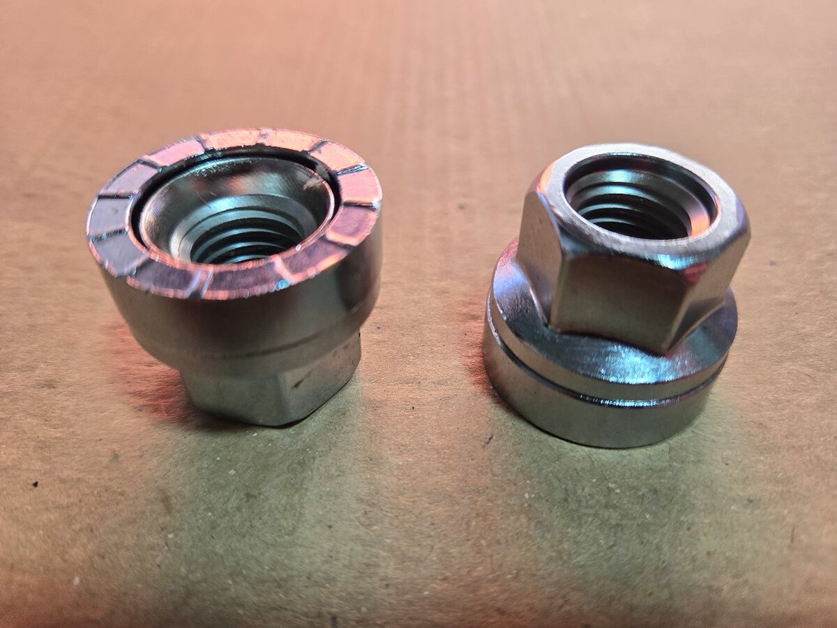 Гайки колеса.