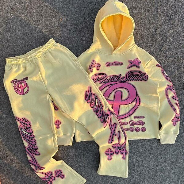 Ensemble hoodie et pantalon streetwear