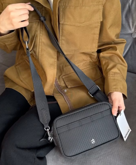 Unisex кроссбоди от BERSHKA черная