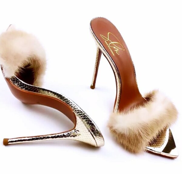 Golden sandals with fur