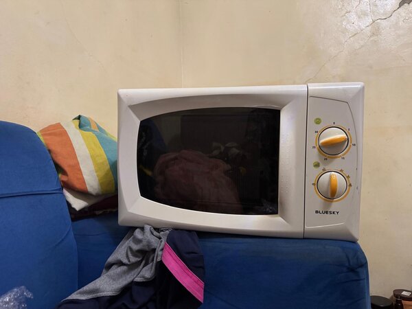 Micro-ondes compact blanc