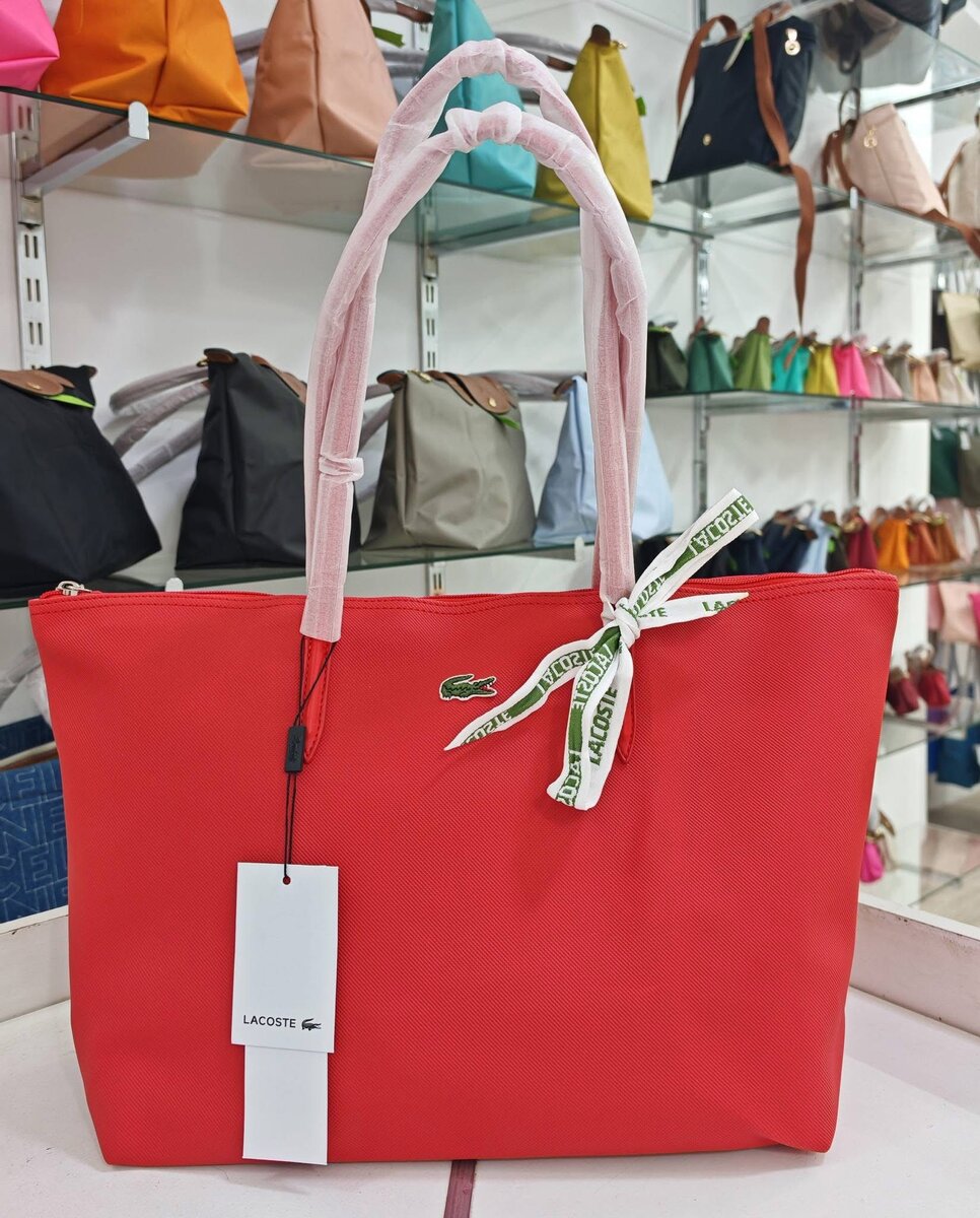 Sac fourre-tout Lacoste élégant