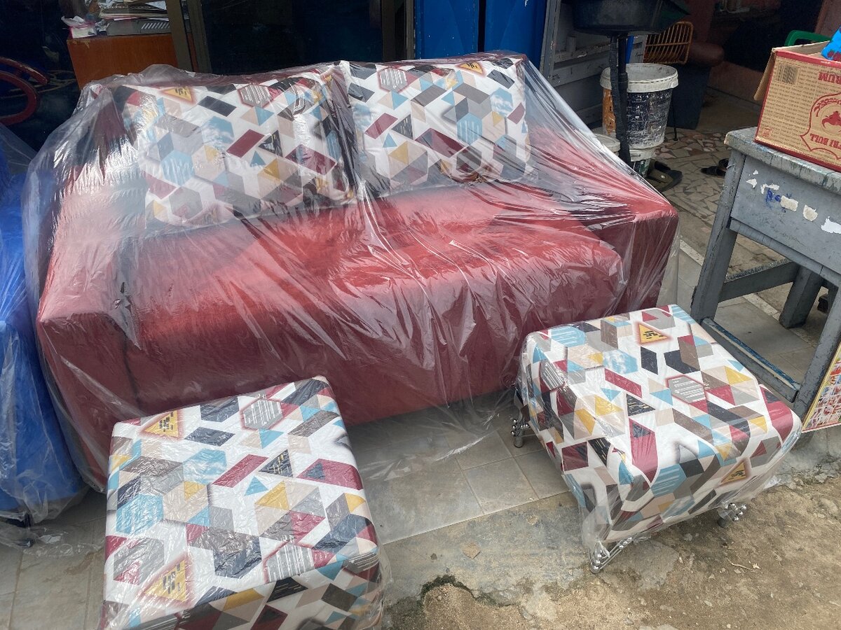 Canapé 2 places avec poufs