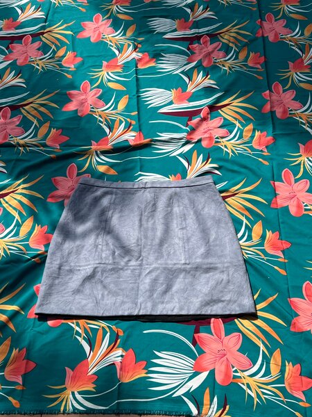 Jupe droite élégante pour femme