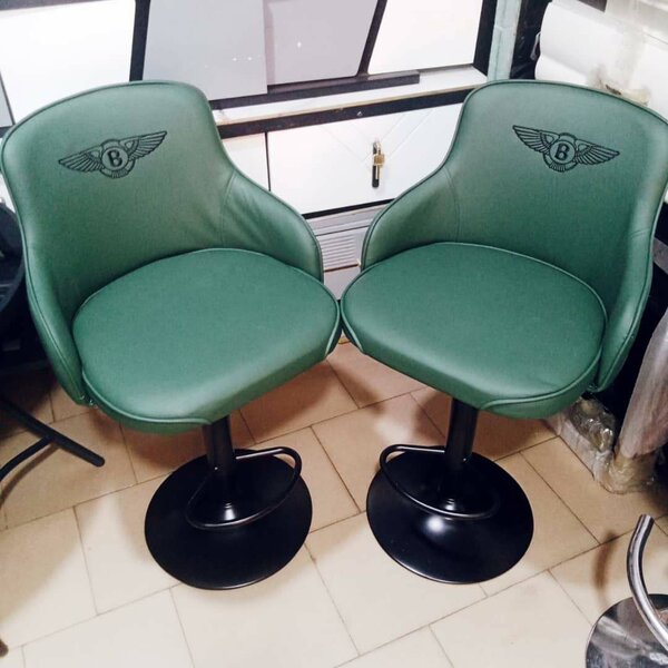 2 Chaises De Bah, Bureau