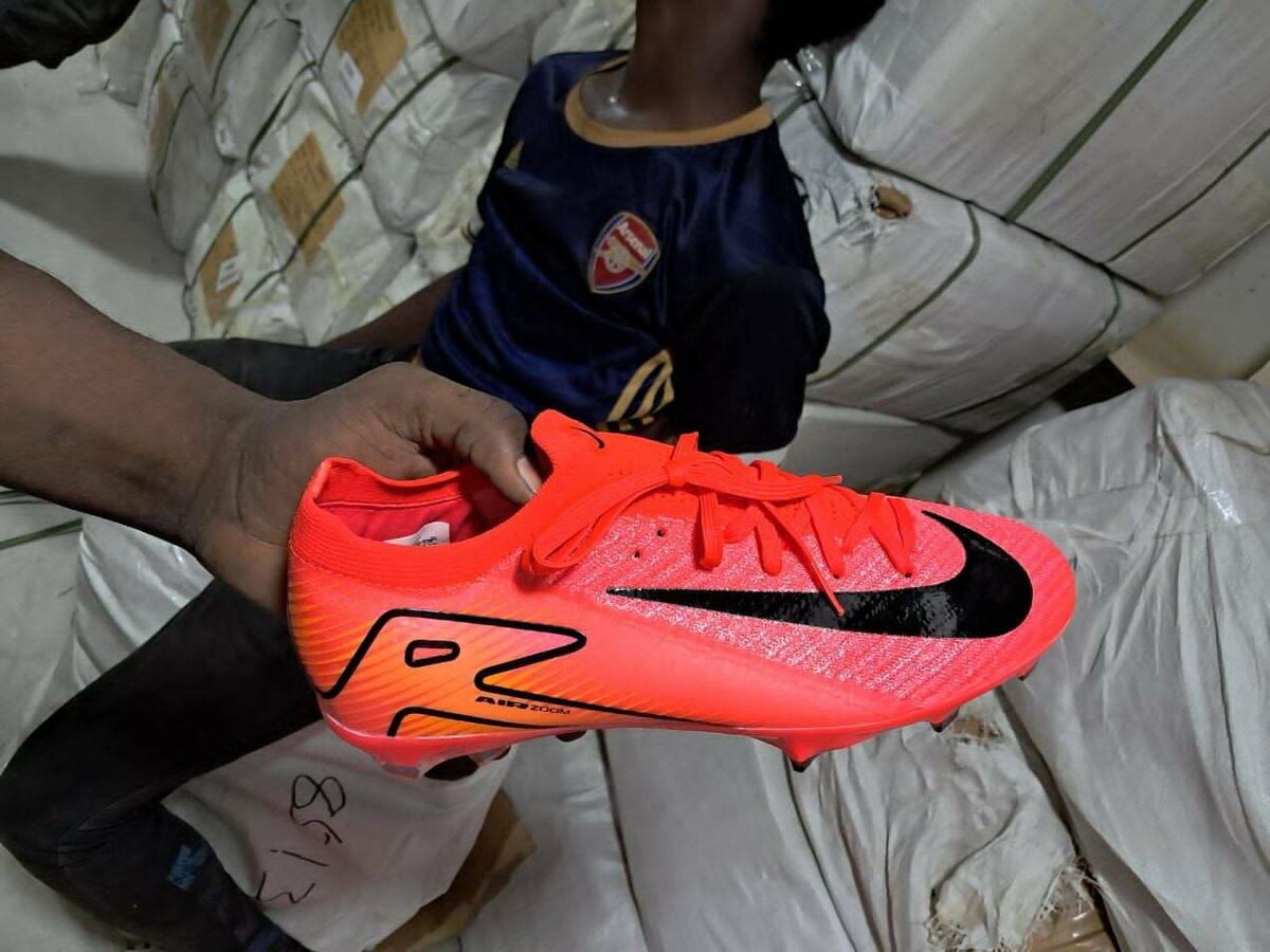 Crampons, paire de magre