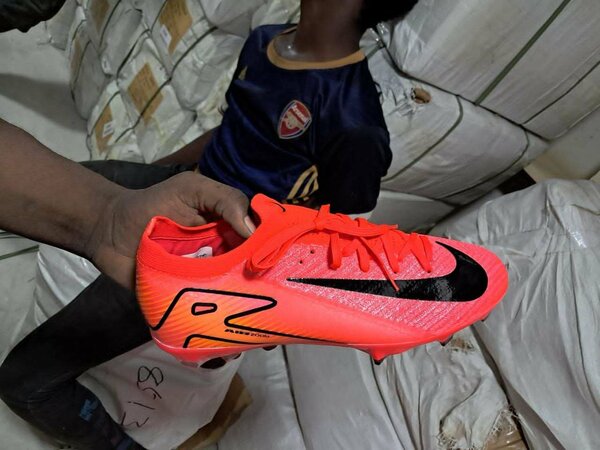 Crampons, paire de magre