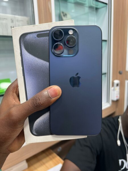 iPhone 15pro max 512Go très pr