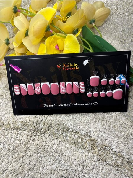Faux ongles décoratifs rose