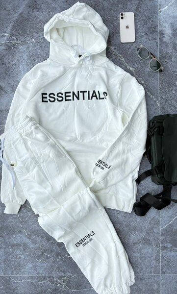 Ensemble Jogging Essentials