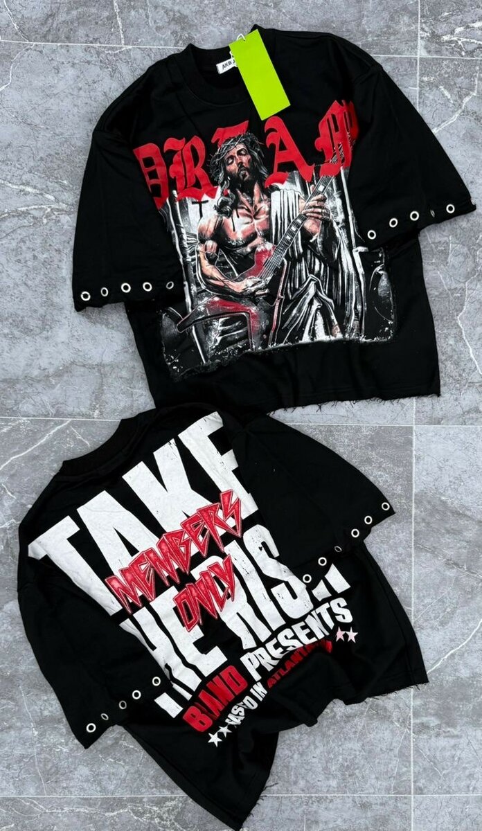 T-shirt graphique à œillets