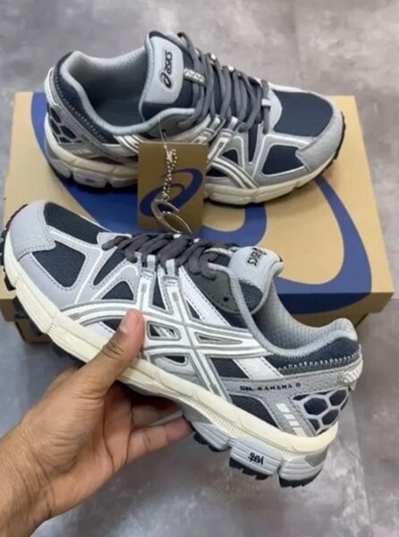 Chaussures de running grises