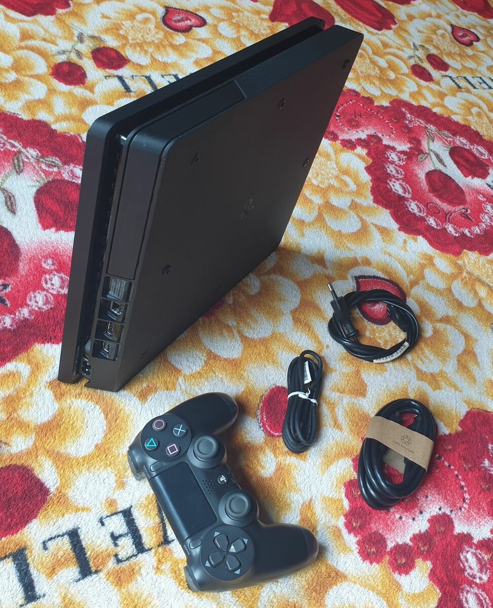 PS4 Slim jamais démontée